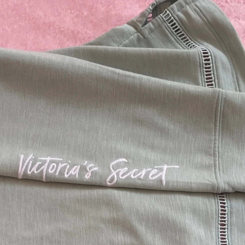 💎🧚♀️✨ VICTORIA’S SECRET Mint Open-Back Sweater Size S - Picture 9 of 11
